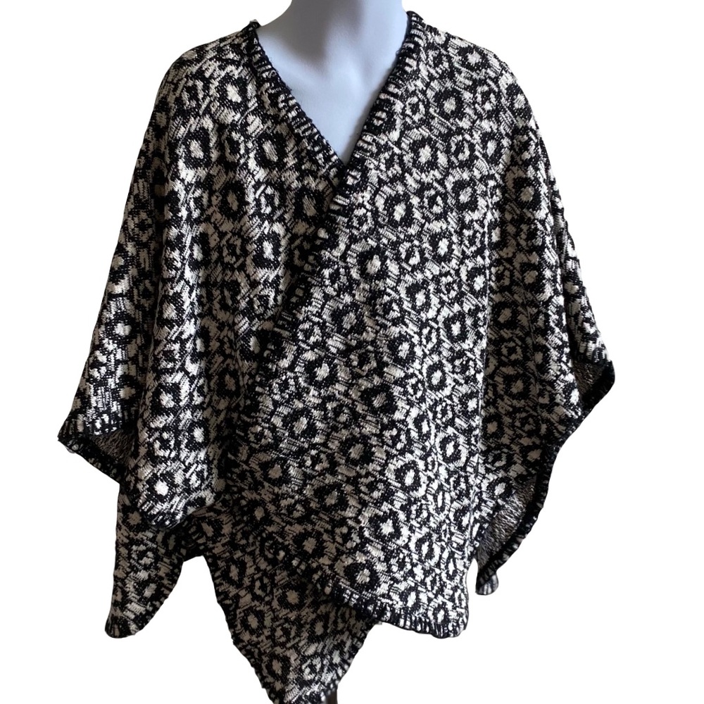 ⭐️4/$30 Old Navy blanket poncho